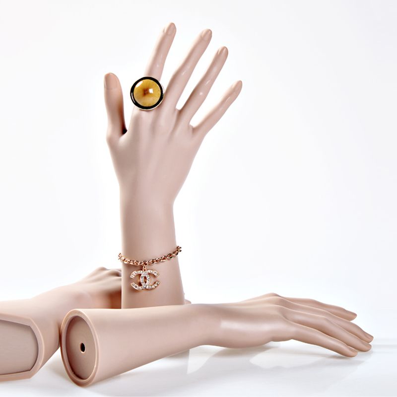 Unbreakable Female Mannequin D - Body Jewelry Plus recension och pris