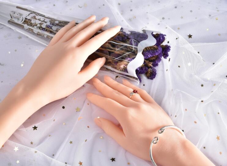 2025 Real Female Hand Mannequi - Body Jewelry Plus recension och pris