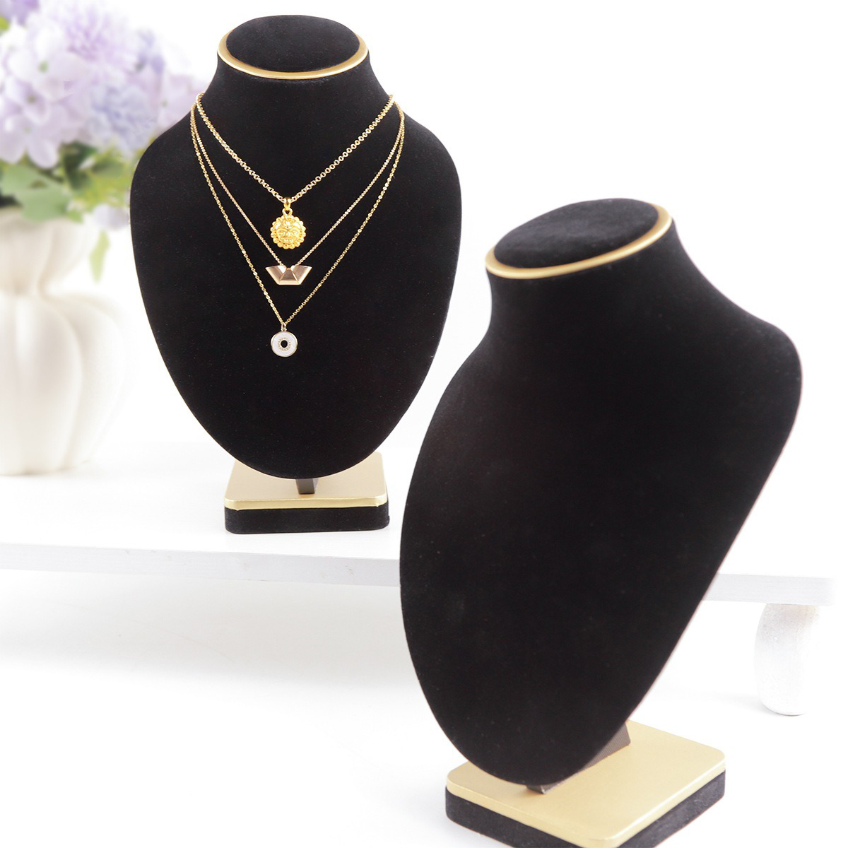 Body Black Velvet Jewelry Bust - Body Jewelry Store recension och pris