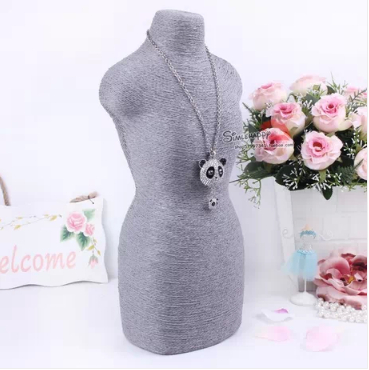 Fashionable White Jewelry Bust - Body Jewelry Plus recension och pris
